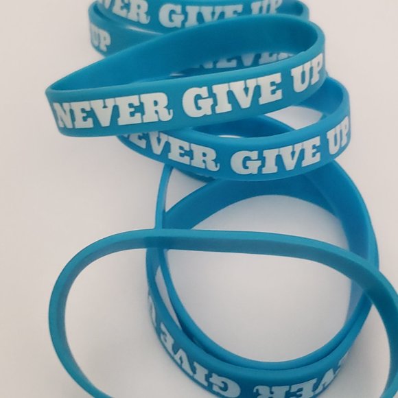 Never Give Up Wristband (10 for $14) Inspirational - Picture 3 of 6
